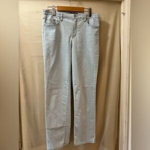 Gloria Vanderbilt BOGO light wash women’s jeans size 6P stretchy waistband ⚫️